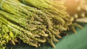 Read more about the article Spring kitchen | Asparagus and mousseline sauce with Laure