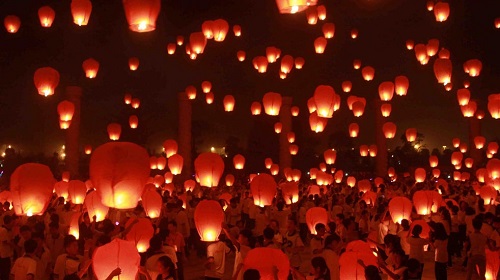Read more about the article Mooncakes by lantern-light | What is the Mid-Autumn Festival?