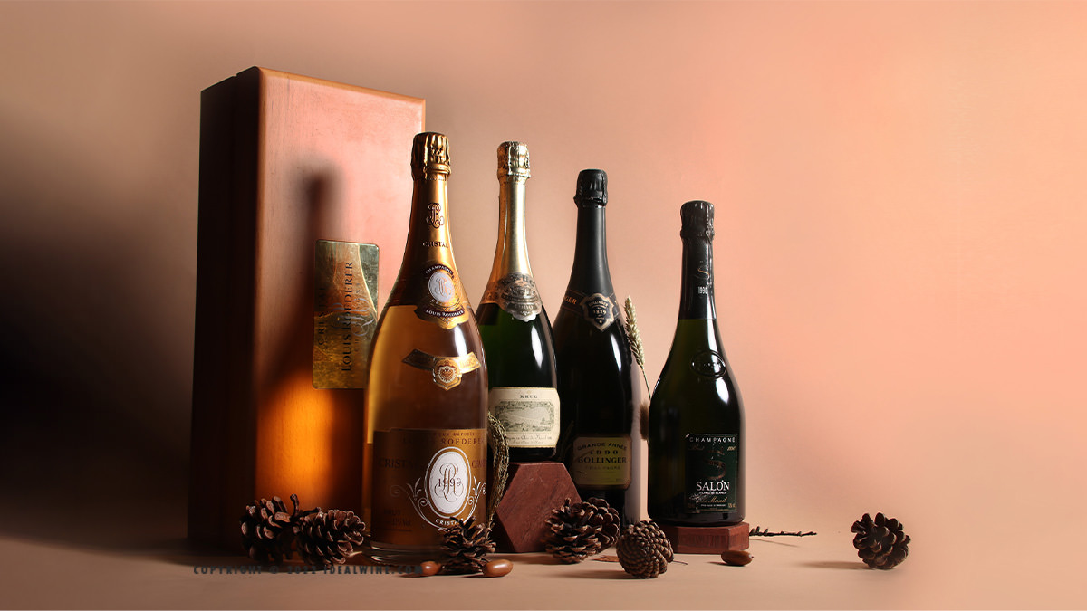 Read more about the article Iconic bottles and special catalogues