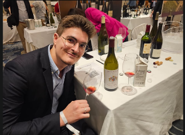 Leo idealwine manager in singapore