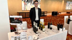 Read more about the article Celebrating a new office and an old friendship: iDealwine at the Grand Tasting in Singapore!