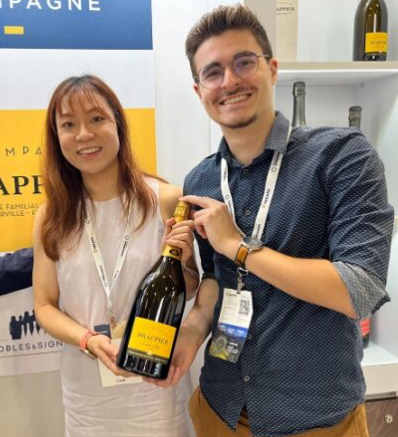 Alva and Léo in Singapore for iDealwine