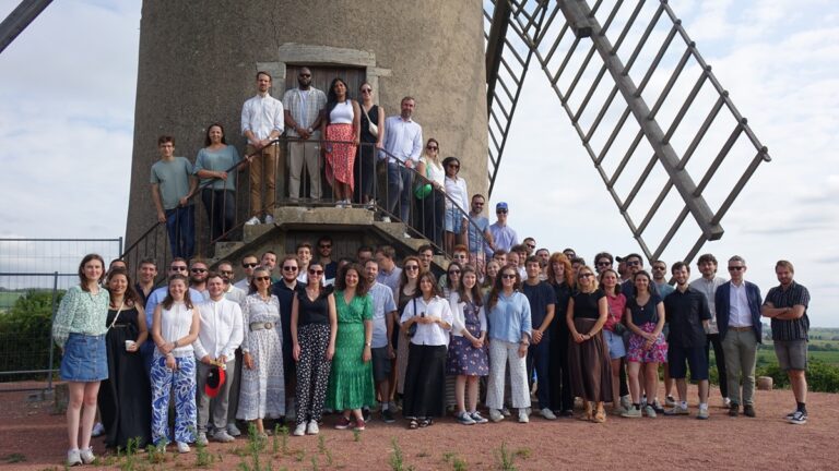 Read more about the article A Day Among the Vines | The iDealwine Team in Beaujolais