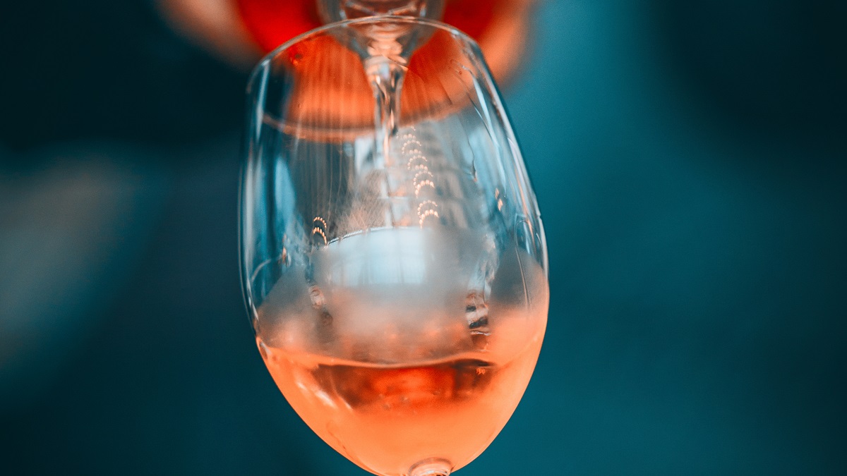 Read more about the article Who’s behind your rosé? What sets independent growers and global wine groups apart?