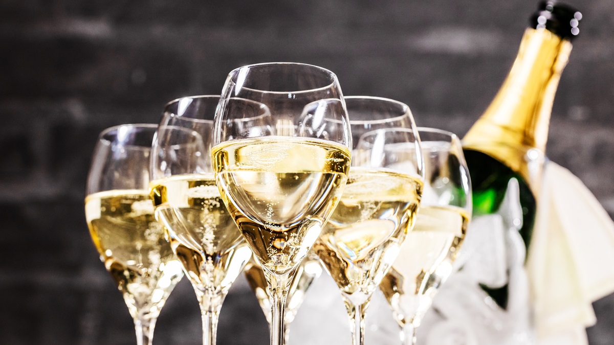 Read more about the article Why does Champagne have bubbles?